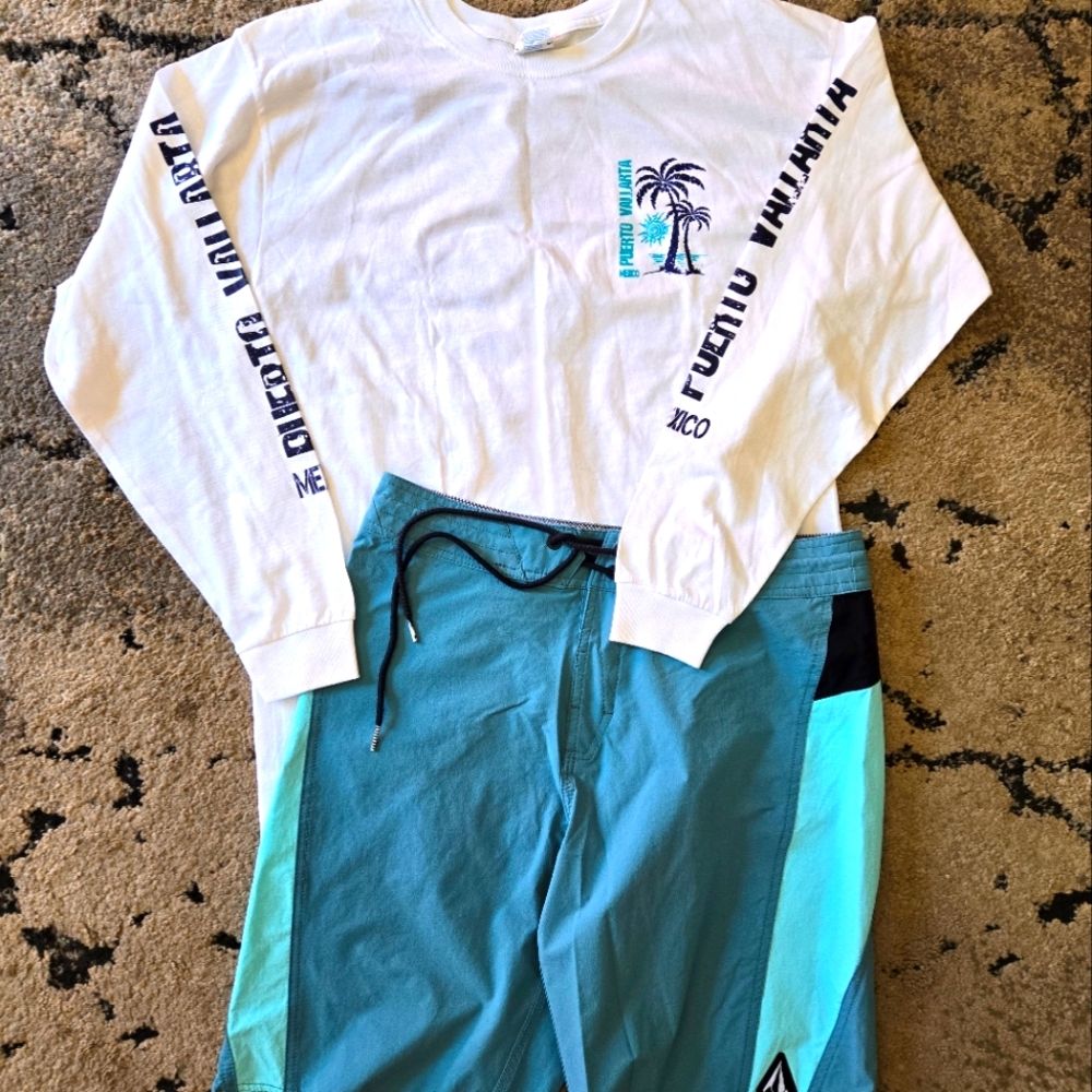 Men's PV tee & Volcom board shorts